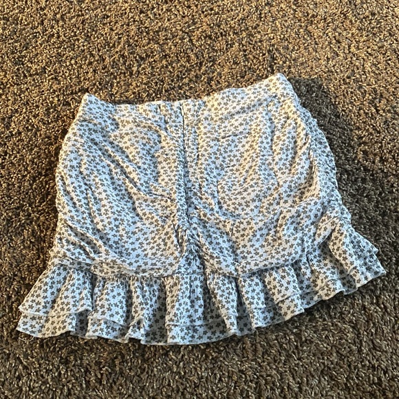 L.A hearts size small women’s skirt white with green flower print zipper on back - Picture 2 of 5